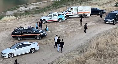 Serinlemek için Göksu Çayı'na giren genç akıntıya kapıldı