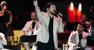 Serkan Kaya'dan Manisa'da muhteşem konser