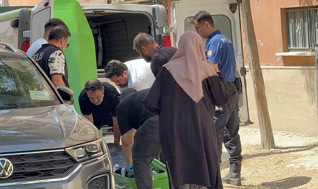 Seslendikleri annelerini yatağında cansız buldular