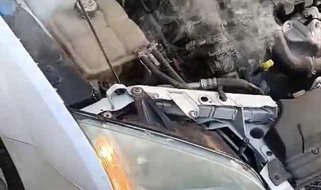 Seyir halindeki otomobil alev aldı