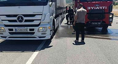 Seyir halindeki tırın lastikleri alev aldı