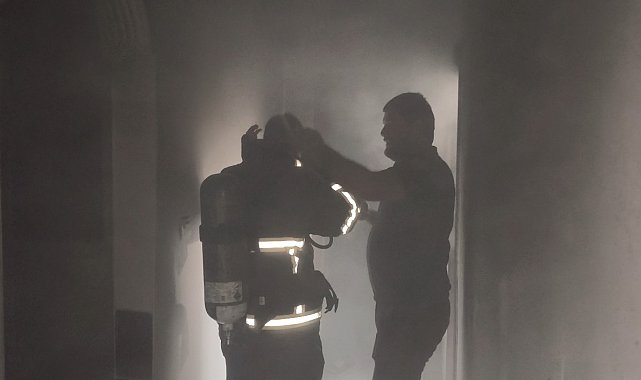 Siirt'te apartman dairesinde yangın: 3 kişi dumandan etkilendi