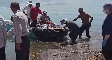 Siirt'te bahçede fenalaşan hasta, tekneyle ambulansa ulaştırıldı