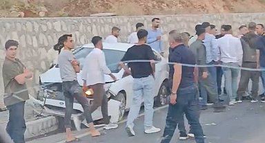 Siirt'te düğün konvoyunda korkutan kaza: 2 yaralı