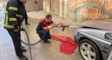 Siirt'te park halindeki otomobil alev aldı