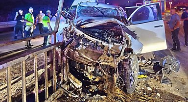 Siirt'te pikap bariyerlere ok gibi saplandı: 2 yaralı