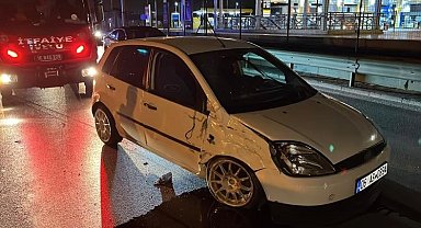 Sıkıştırılan otomobil takla attı: 4 yaralı, sürücü firarda