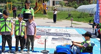Sinop'ta jandarmadan miniklere uygulamalı trafik eğitimi