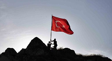 Sivas'ta bu kalede 8 asırdır Türk'ün bayrağı dalgalanıyor