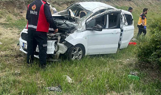 Sivas'ta takla atan otomobilde 5 kişi yaralandı