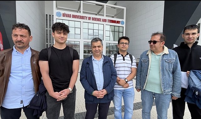 Sivas'ta üniversite adayları sınav heyecanını prova ile attılar