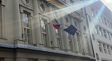 Slovenya'da İsrail yanlısı yeni hükümet, göreve gelir gelmez Filistin bayrağını indirdi