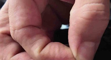 Son kullanma tarihi geçen ürünlerin üzerlerini siyah bantla kapatan işletme sahibi söylediğiyle hayrete düşürdü