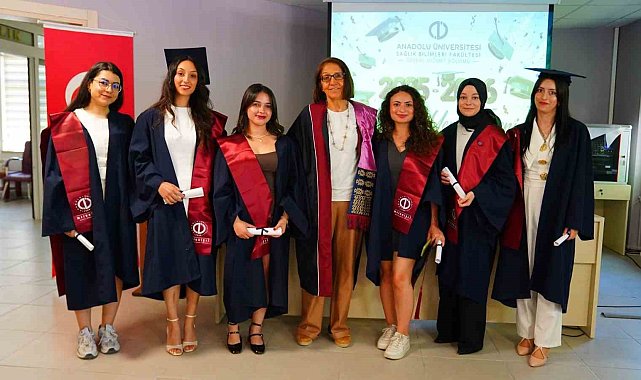 Sosyal Hizmet Bölümü öğrencileri mesleki yeminlerini ederek mezun oldu