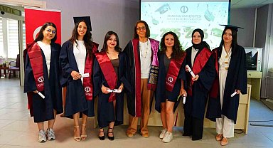 Sosyal Hizmet Bölümü öğrencileri mesleki yeminlerini ederek mezun oldu