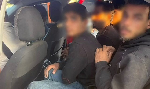 Taksiyle göçmen kaçıran insan tacirleri polisten kaçamadılar