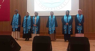 Tamamına yakınını kız öğrencilerin oluşturduğu fakültede mezuniyet coşkusu