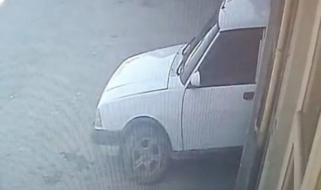 Tamir etmek istediği otomobilin altında kaldı