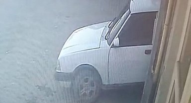 Tamir etmek istediği otomobilin altında kaldı