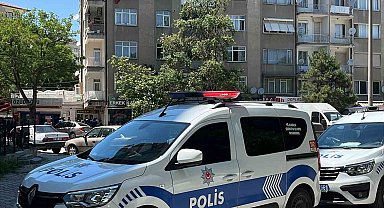 Tartıştığı apartman yöneticisini bıçakladı
