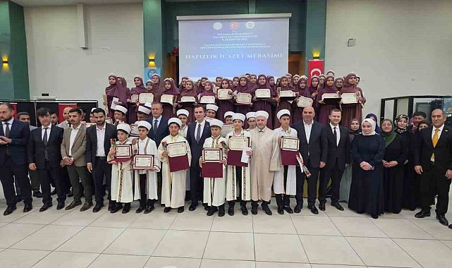 Tatvan'da görkemli hafızlık icazet merasimi: 56 hafız belgelerini aldı