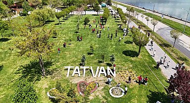 Tatvanlı öğrencilerden Van Gölü sahilinde çevre temizliği