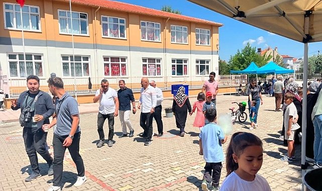Tavşanlı'da okulda hayır çarşısı düzenlendi