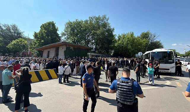 TBMM önünde Kılıçdaroğlu ve Özel destekçileri arasında gerginlik