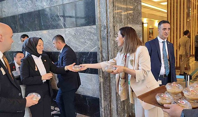 TBMM'de aşure dağıtıldı