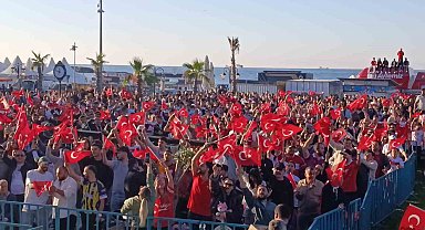Tekirdağ'da milli coşku: Taraftarlar sahili doldurdu