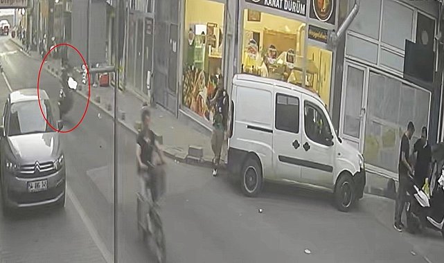 Tekirdağ'da ön teker şovu kazayla bitti, yaya ezilmekten son anda kurtuldu: Korkunç anlar kamerada