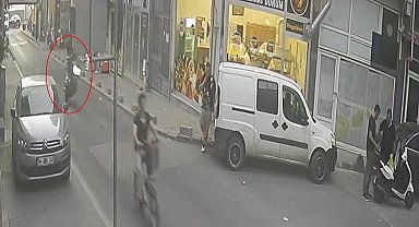 Tekirdağ'da ön teker şovu kazayla bitti, yaya ezilmekten son anda kurtuldu: Korkunç anlar kamerada