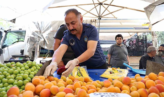 Tezgahtaki teraziyle zabıtanınki uydu, esnaf güvende tam not aldı