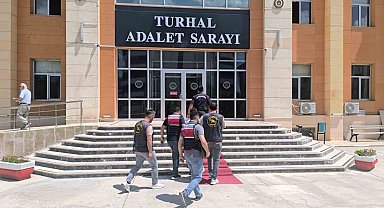 Tokat'ta 24 yıl 9 ay hapis cezası bulunan firari jandarma operasyonuyla yakalandı