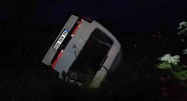 Tokat'ta minibüs takla attı: 1 yaralı