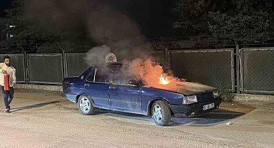 Tokat'ta park halindeki otomobilde yangın çıktı