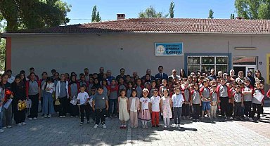 Tomarza'da protokol, öğrencilerin karne heyecanına ortak oldu