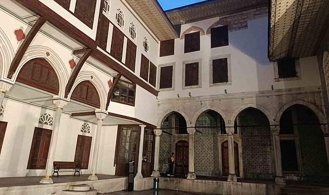 Topkapı Sarayı gece turlarıyla ziyaretçilerine kapılarını açtı