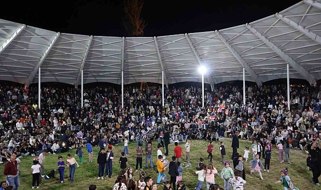 Tortum Şelalesi Festivali'nde renkli ve coşkulu anlar yaşandı