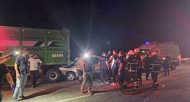 Traktör ile otomobil çarpıştı: 1 ölü, 1 ağır yaralı