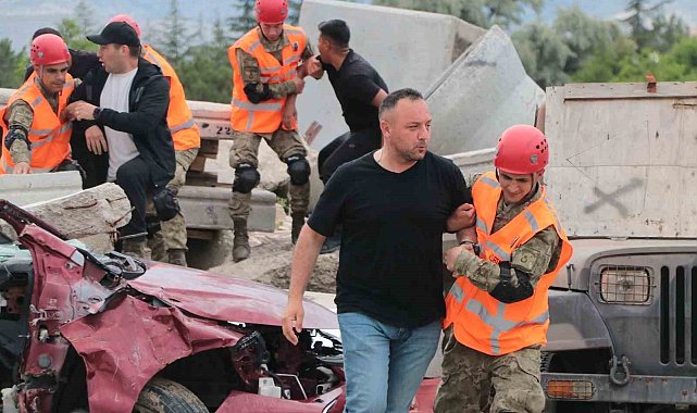 TSK'dan "İnsani Yardım Tatbikatı-2026"da gerçeğini aratmayan deprem senaryosu