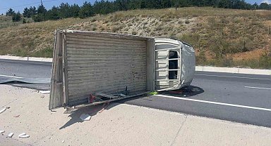 Tuğla yüklü kamyonet devrildi: 4 yaralı