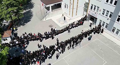 Türkiye şampiyonu olan öğrencilere meşaleli karşılama