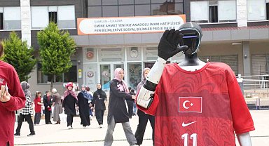 Türkiye'nin nüfusa kayıtlı robotu CANİKMAN öğrencilerle buluştu