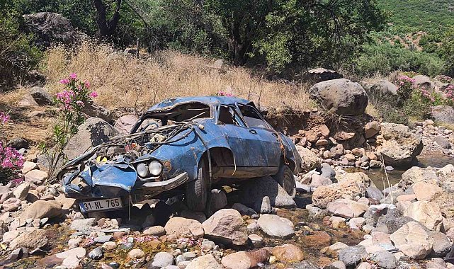 Uçurumdan yuvarlanarak hurdaya dönen otomobilin sürücüsü yaralandı