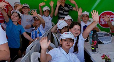 Ümraniye'de anlamlı çevre şöleni: Atıklar eserlere dönüştü, çocuklar gelecek için çiçek ekti