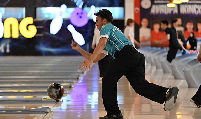 Ünilig Bowling Türkiye Şampiyonasında birinciler ödüllerini aldı