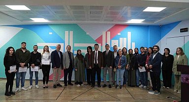 Üniversiteli gençler okul duvarlarını sanatla buluşturdu