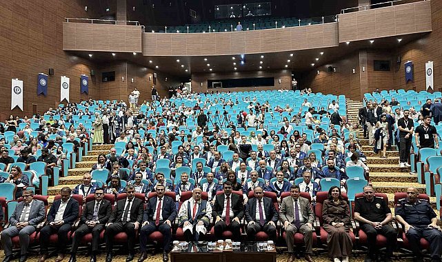 Uşak Üniversitesi mezunlarını mesleki yaşama uğurladı