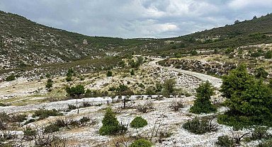 Uşak'ın yüksek kesimlerinde dolu yağışı etkili oldu